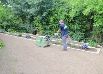 Grasanbau mit hydrostatischer Grassaemaschine