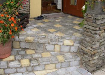 Gemischtes Kunststeinpflaster Stiege